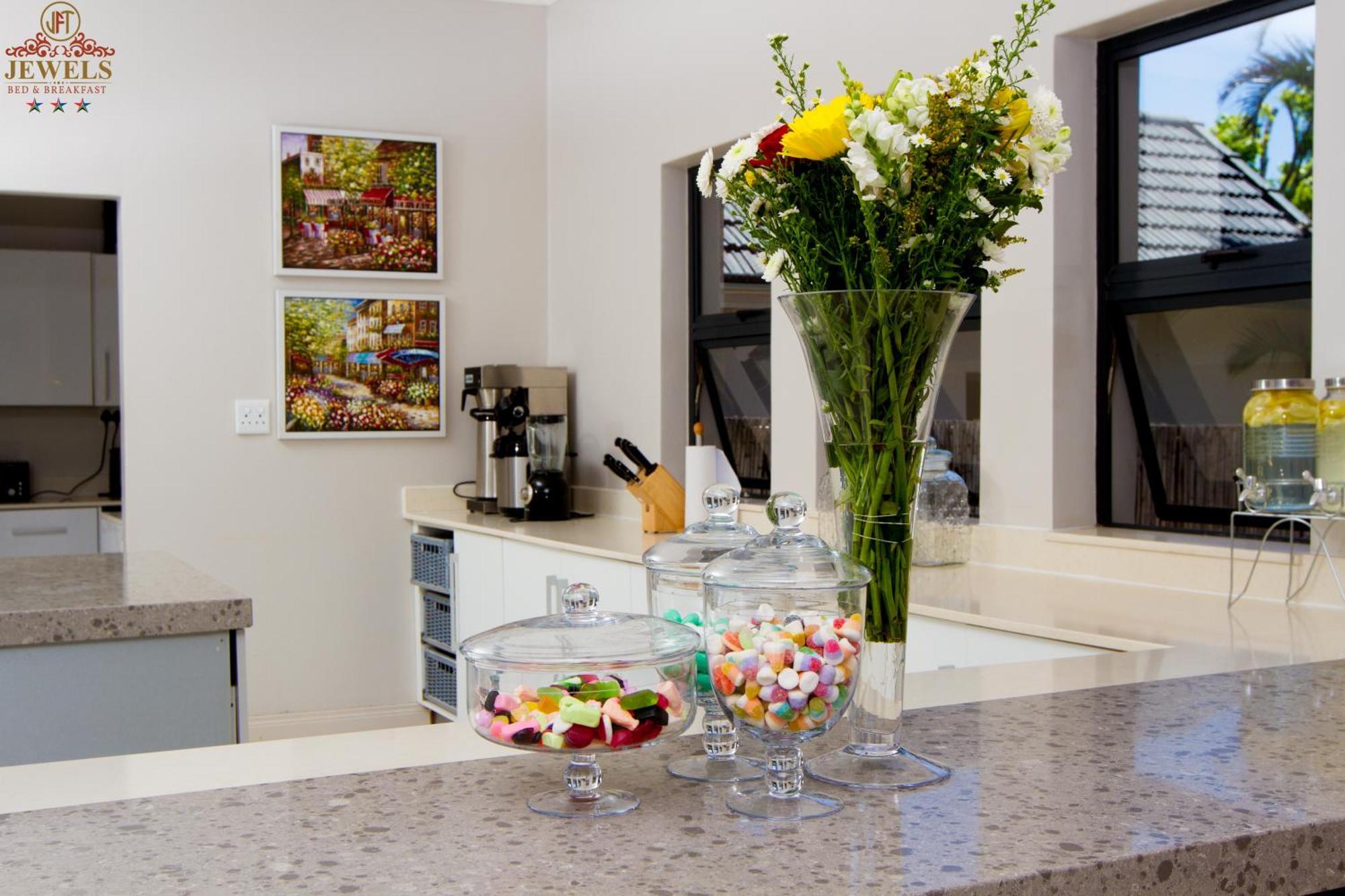 Jft Jewels Guest House East London Bagian luar foto