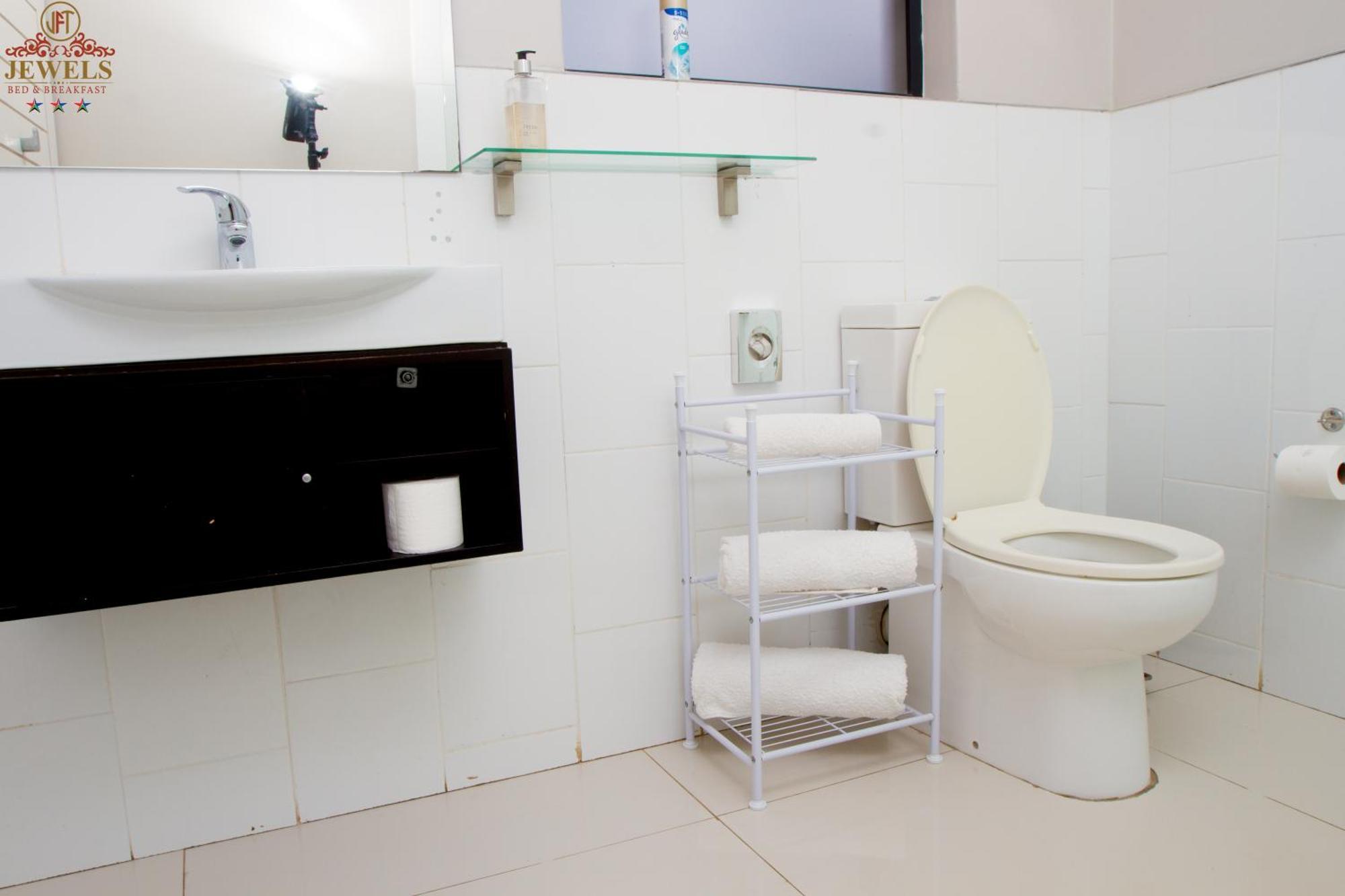 Jft Jewels Guest House East London Bagian luar foto