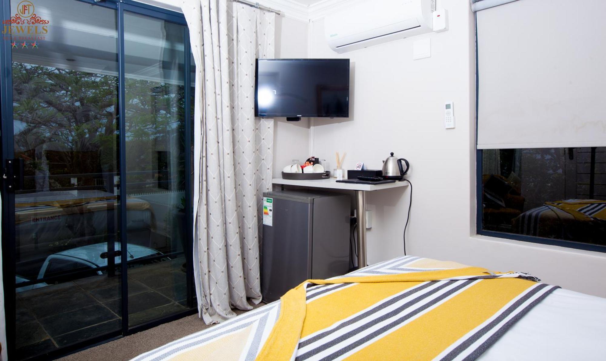 Jft Jewels Guest House East London Bagian luar foto