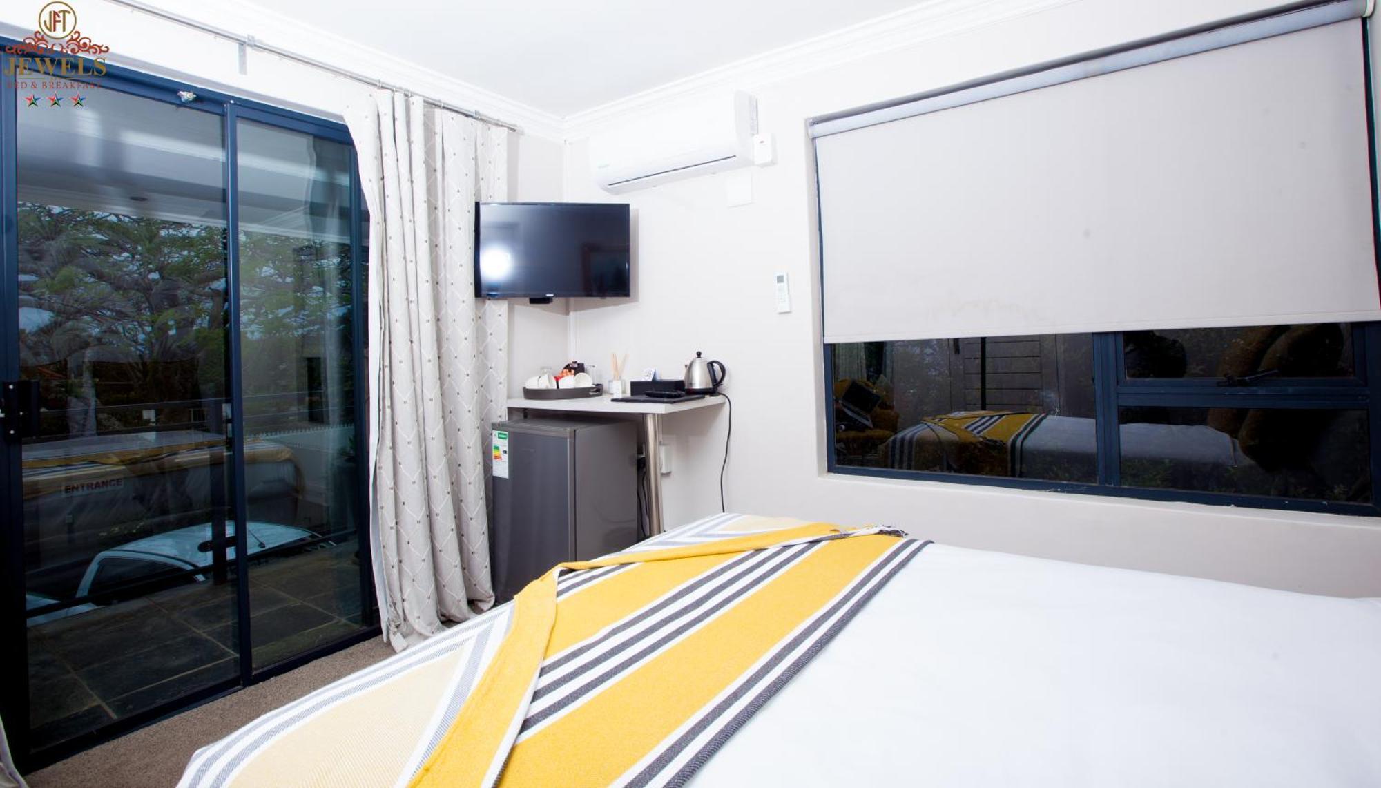 Jft Jewels Guest House East London Bagian luar foto