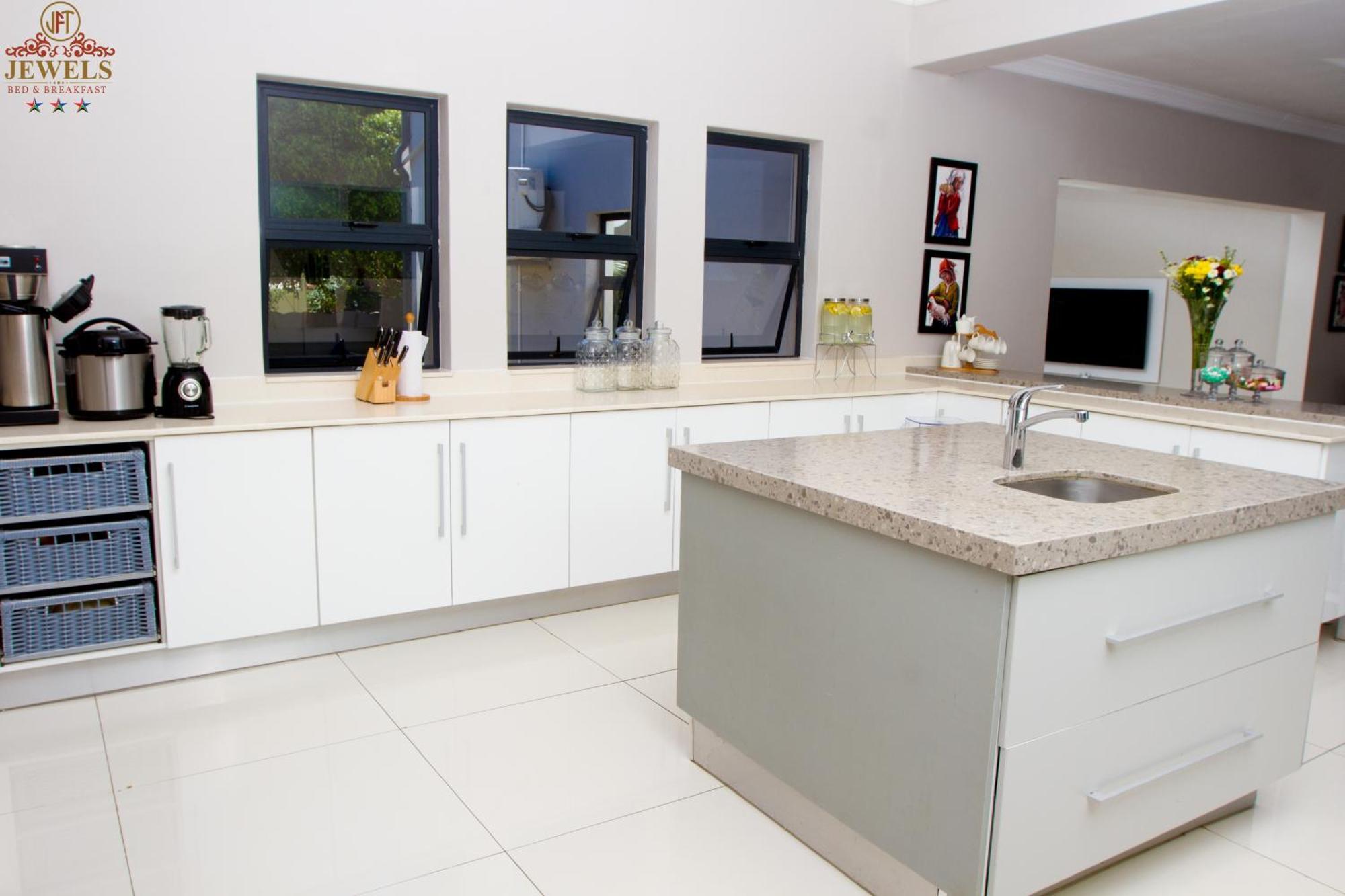 Jft Jewels Guest House East London Bagian luar foto
