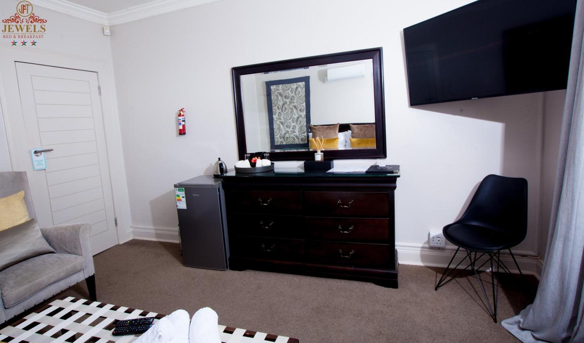 Jft Jewels Guest House East London Bagian luar foto
