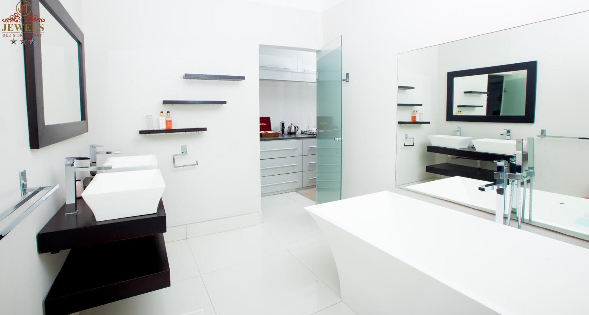 Jft Jewels Guest House East London Bagian luar foto