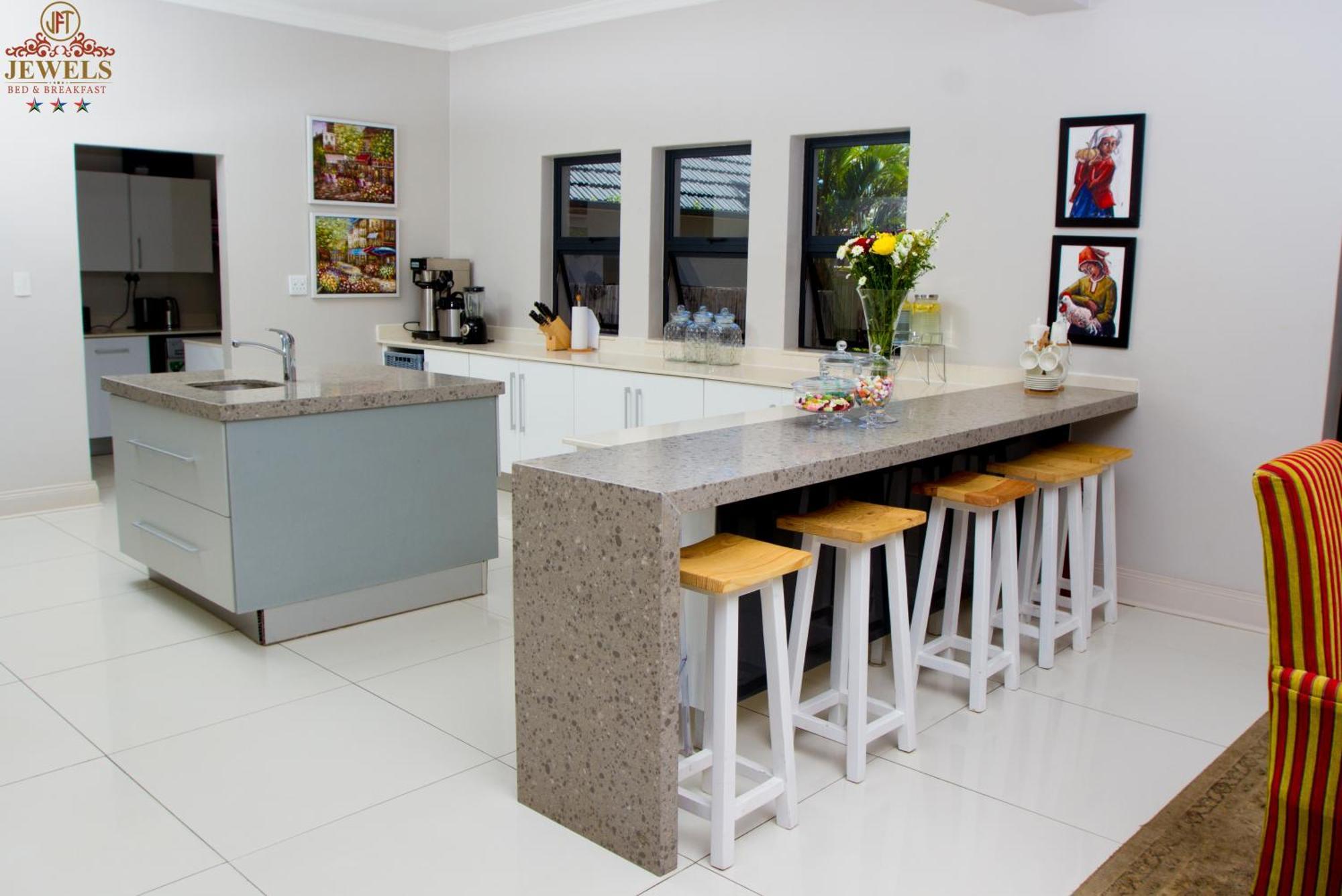 Jft Jewels Guest House East London Bagian luar foto